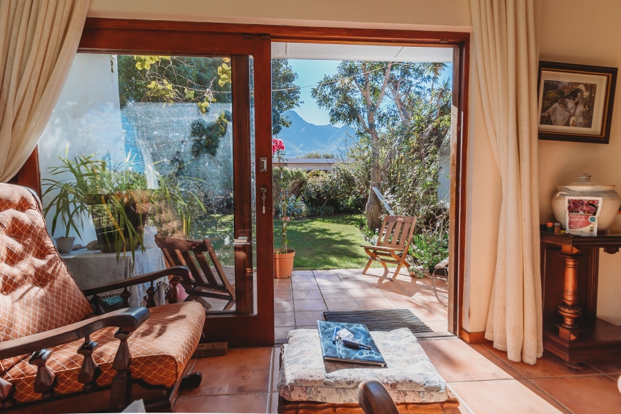 4 Bedroom Property for Sale in Glen Barrie Western Cape